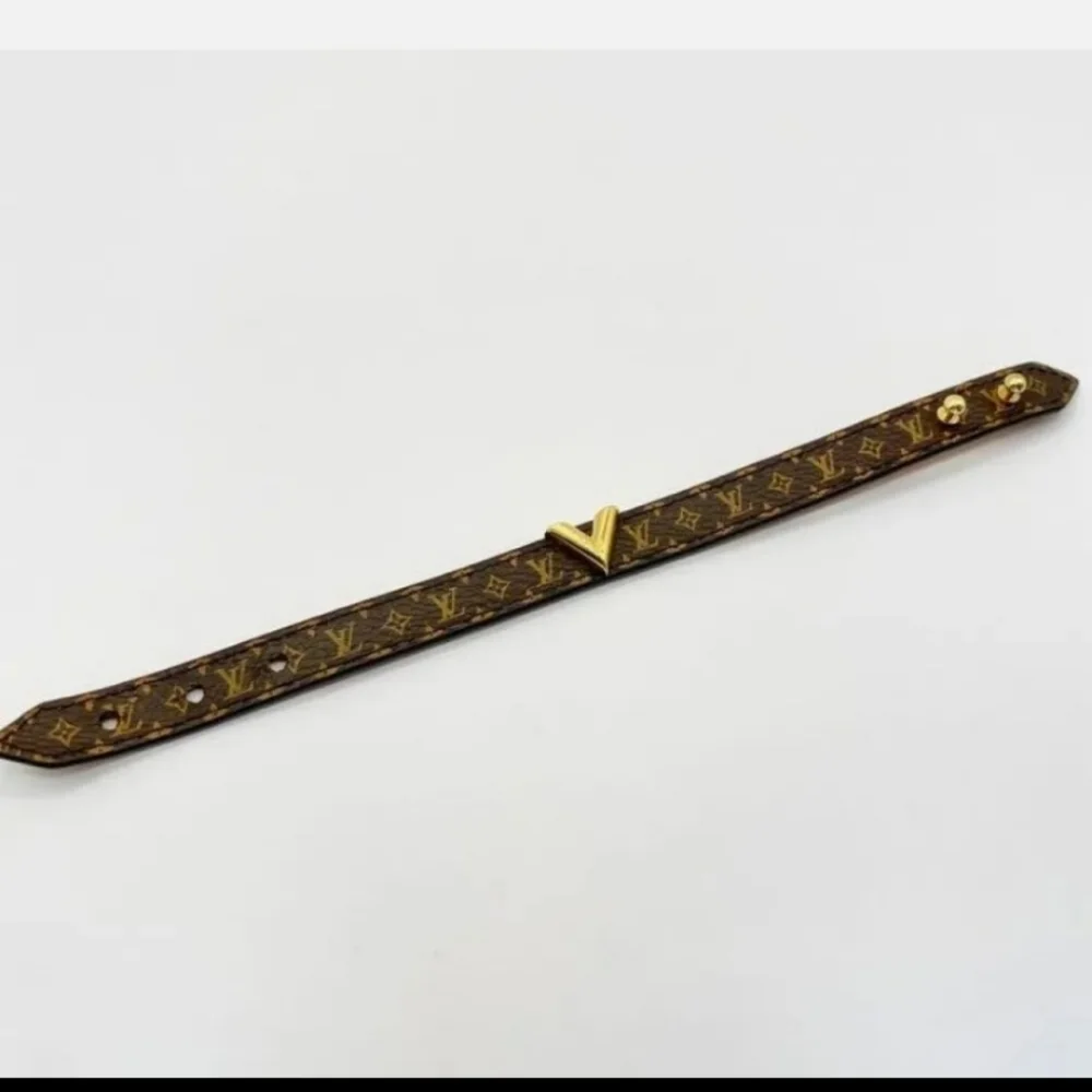 Sunning NWOT Luxury Louis Vuitton ✨️ Statement Bracelet 👌 - Picture 4 of 9